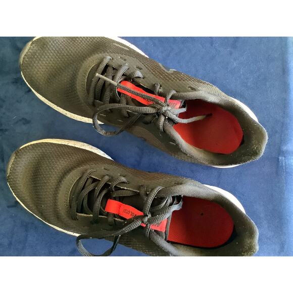 Nike Men's Revolution Black Red Running Shoe Size 8 - Picture 3 of 4